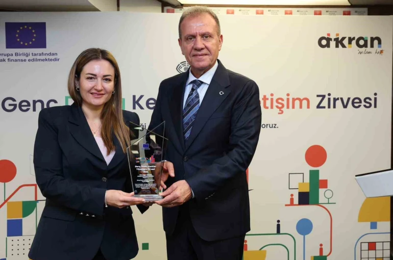 Antalya Büyükşehir’in gençlik odaklı çalışmalarına ödül