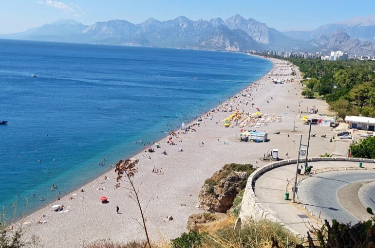 Antalya Körfezi’nde mikroplastik temizliğine poyraz dopingi