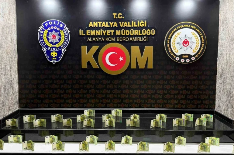 Antalya’da 22 adet kaçak tarihi eser yakalandı
