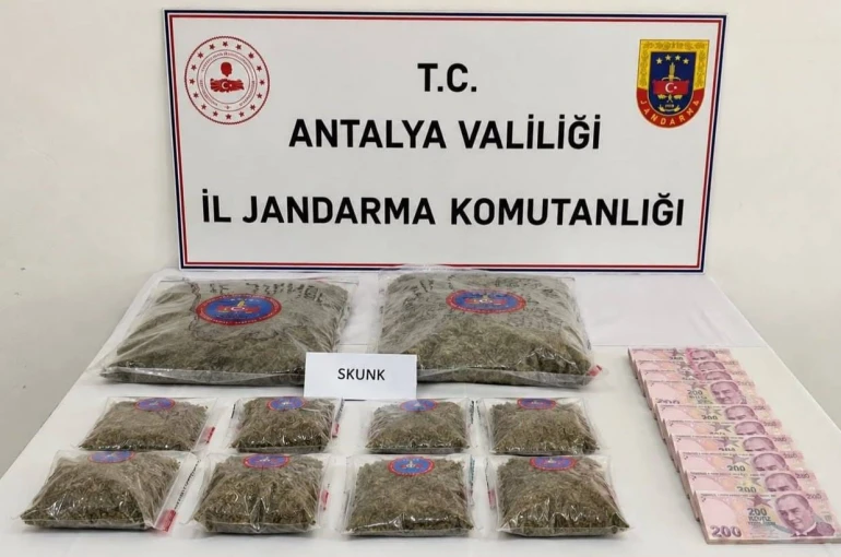 Antalya’da 5 kilogram skunk esrar maddesi ele geçirildi