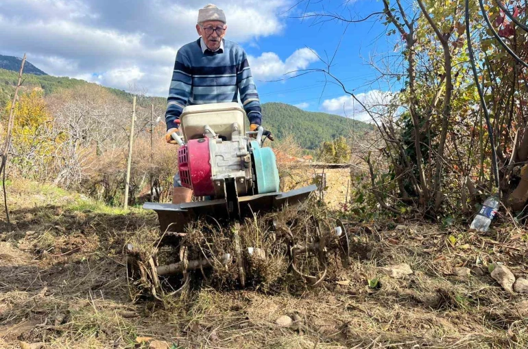 Antalya’da 82 yaşındaki yeminli mali müşavirden köy hayatına örnek proje 