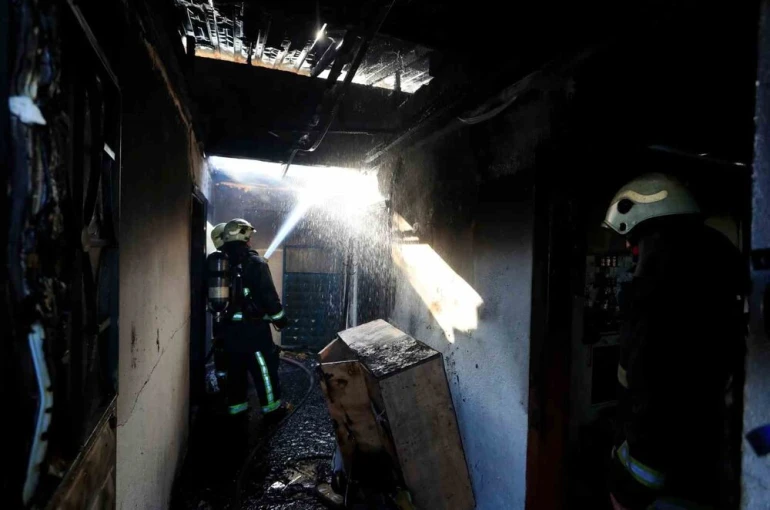 Antalya’da alt katta yakılan soba üst katı küle çevirdi 