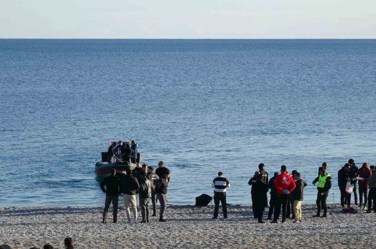 Antalya’da balık tutan vatandaşların oltasına ceset takıldı 