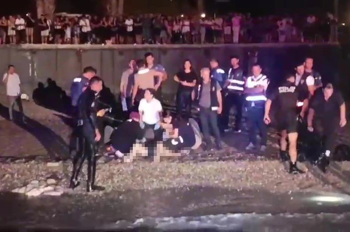 Antalya’da denize giren 2 arkadaş boğuldu
