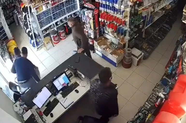 Antalya’da depremi fark edince sokağa fırladılar 