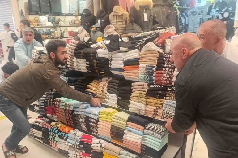 Antalya’da iş merkezinde yangın paniği 