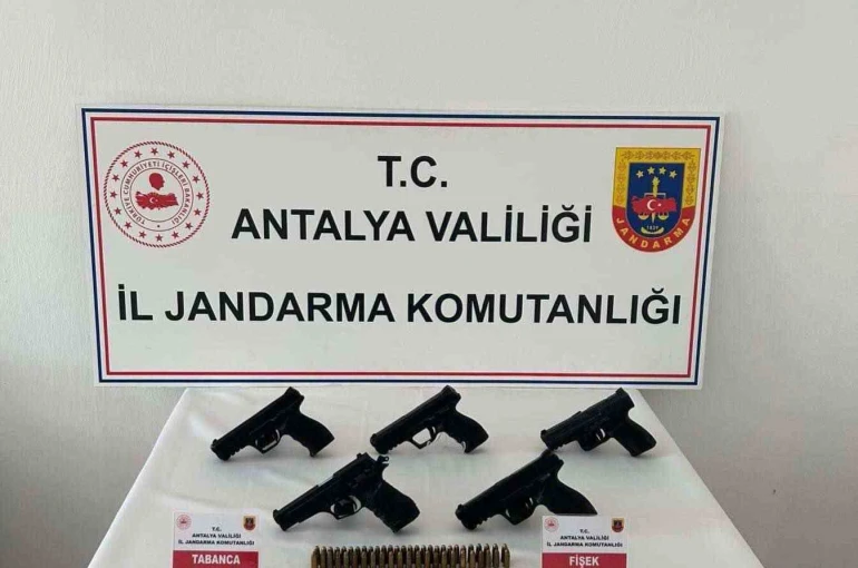 Antalya’da kaçak silah operasyonu 