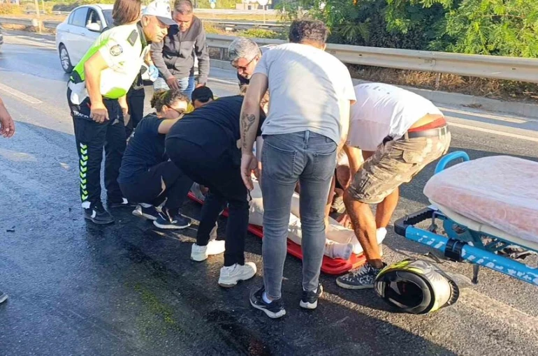Antalya’da motosiklet iş makinesine çarptı: 1 ağır yaralı 