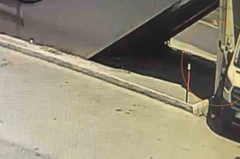 Antalya’da Otokoç bayiine silahlı saldırı