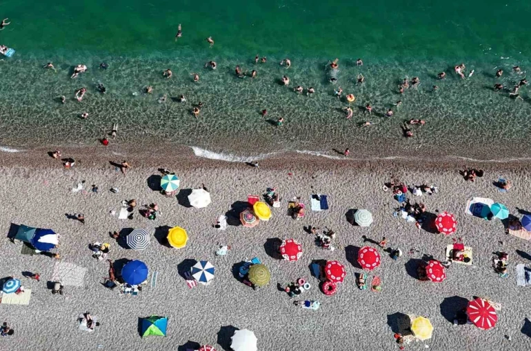 Antalya’da termometreler 41 dereceyi gösterdi, hissedilen sıcaklık bunalttı 