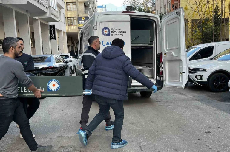 Antalya’da yaşlı kadının sır ölümünde kızı ve erkek arkadaşı hakim karşısında: 804 bin TL değerindeki altın detayı