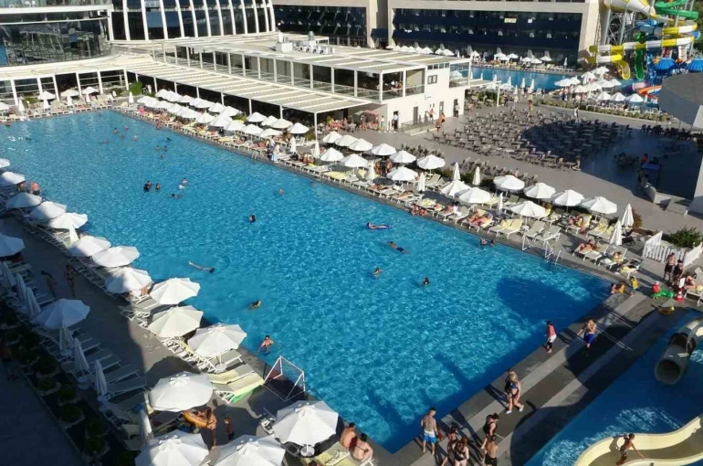 Antalya’da yaz sezonu turizmcilerin beklentilerini karşıladı 