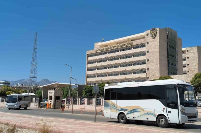 Antalya’daki ‘rüşvet’ soruşturmasında 14 şüpheli adliyeye sevk edildi