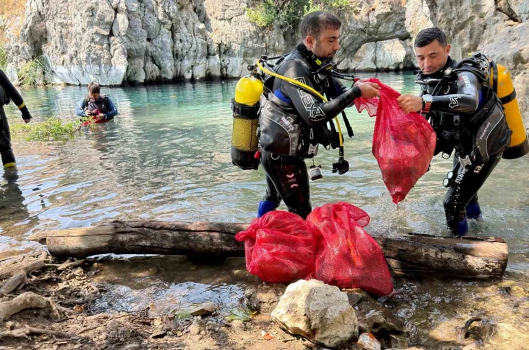 Antalya’nın içme suyu kaynağından pet bardak, alkol şişeleri, poşetler çıkartıldı
