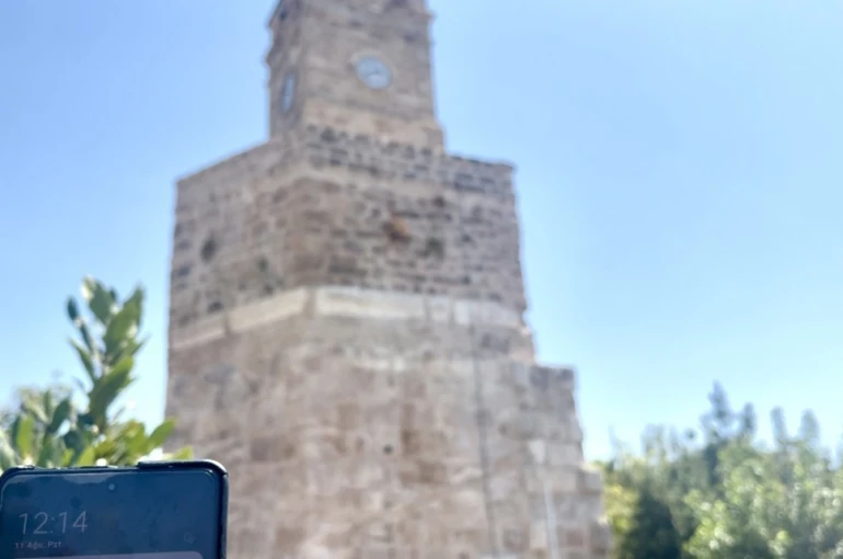 Antalya’nın simgesi Saat Kulesi’nin saati aylardır doğru zamanı göstermiyor 