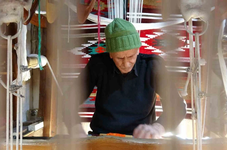 Antep kilimini yaşatmak için 80 yıldır tezgah başında 