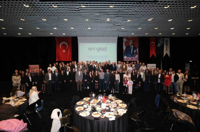 ANTGİAD iftarında "İnsanın Fabrika Ayarları" konuşuldu 
