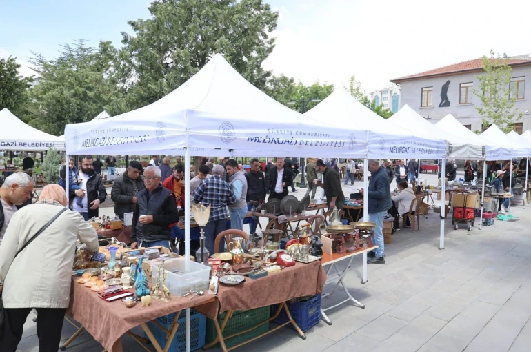 Antika pazarı, antika kültürünü yaşatmaya devam ediyor