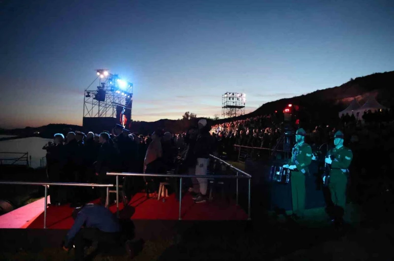 Anzaklar, ‘Şafak Ayini’ ile atalarını andı 