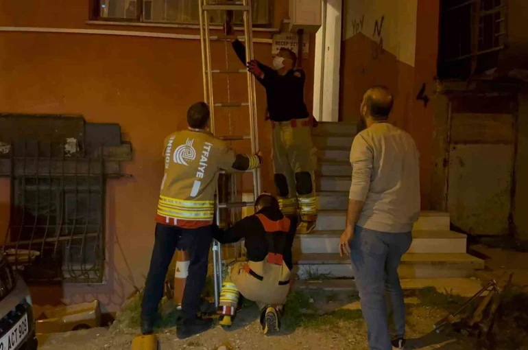 Apartmandan gelen kötü koku acı gerçeği ortaya çıkardı 