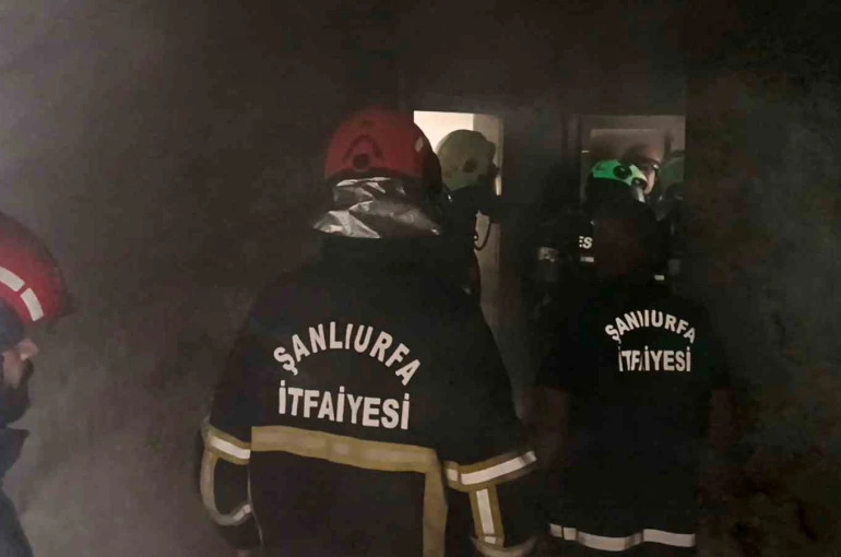 Apartmandan yükselen duman ekipleri alarma geçirdi 