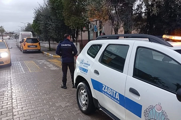 Ara tatil sonrası Germencik’te okul önlerinde zabıta mesaisi 