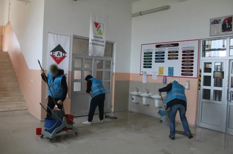 Ara tatilde okulların bakımlarını yükümlüler yapıyor 