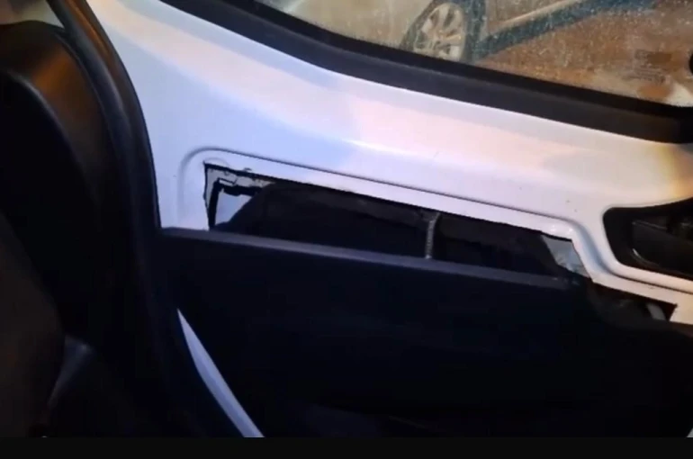 Araç anahtarıyla açılan gizli bölmede silah bulundu