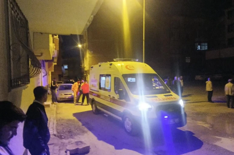 Araç içerisinde yanıcı madde alev aldı: 3 yaralı 