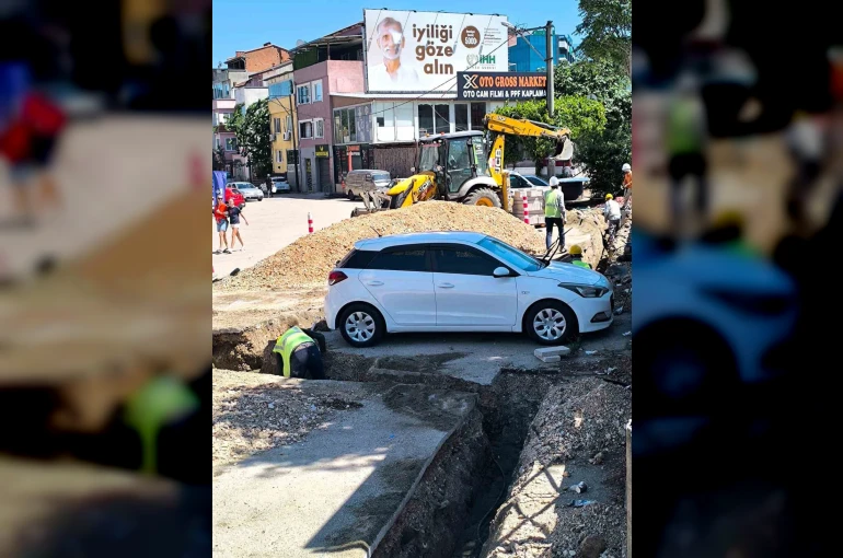 Araç sahibine ulaşılamayınca otomobilin etrafını kazdılar