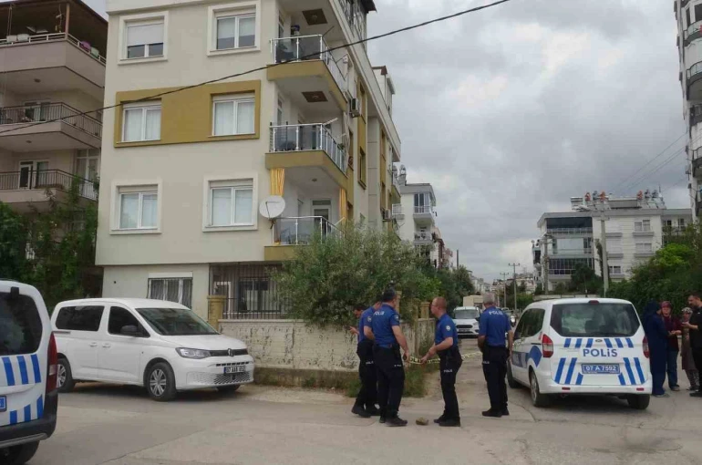 Aracın anahtarını vermeyen annesine sinirlenince eve pompalı tüfekle ateş açtı