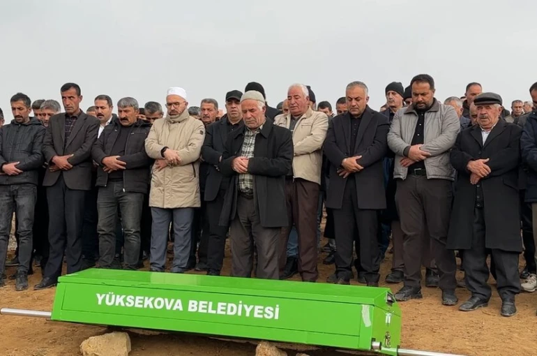 Aracın uçtuğu barajda hayatını kaybeden genç toprağa verildi 