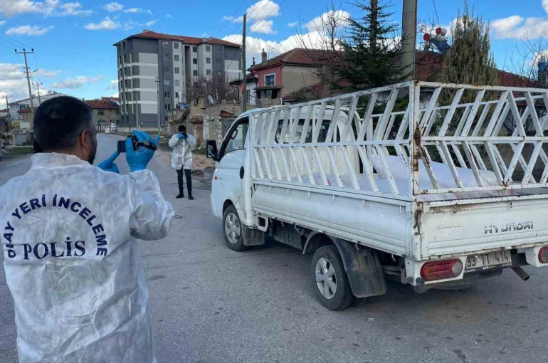 Aracında hareketsiz halde bulunan şahıs kaldırıldığı hastanede kurtarılamadı 