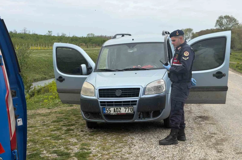 Aracında silahla vurulmuş halde bulundu 