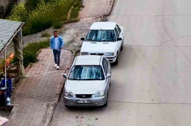 Aracını park edip uzaklaştı, dönüşte polisi karşısında buldu: Sürücüye ve araç sahibine 40’ar bin lira ceza 