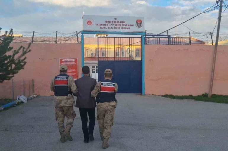 Aranan şahıslar Jandarmadan kaçamadı 