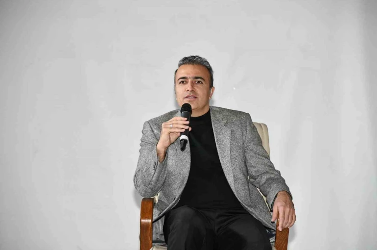 Ardahan Valisi Hayrettin Çiçek, "Kariyer Günleri" etkinliğinde öğrencilerle bir araya geldi