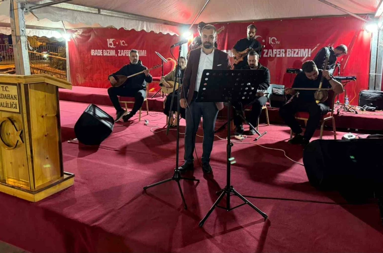Ardahan’da 15 Temmuz Demokrasi ve Milli Birlik Günü’nde kahramanlık türküleri yankılandı 
