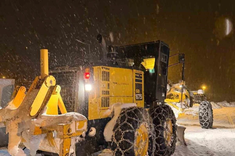 Ardahan’da kar yağışı nedeniyle 35 köy yolu ulaşıma kapandı 