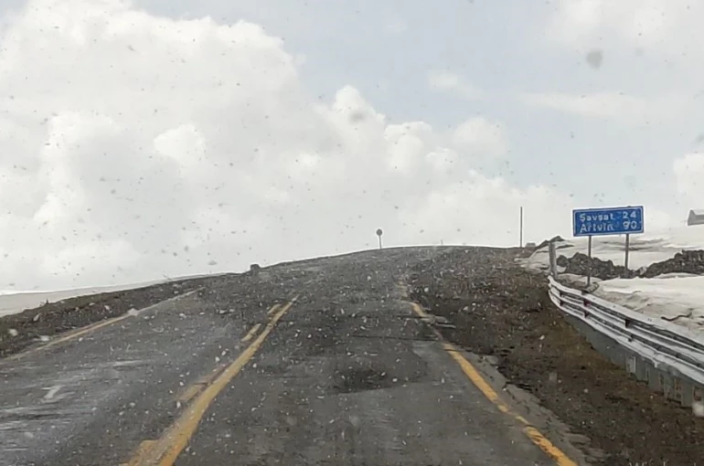 Ardahan’ın yüksek kesimlerinde kar yağışı etkili oldu 