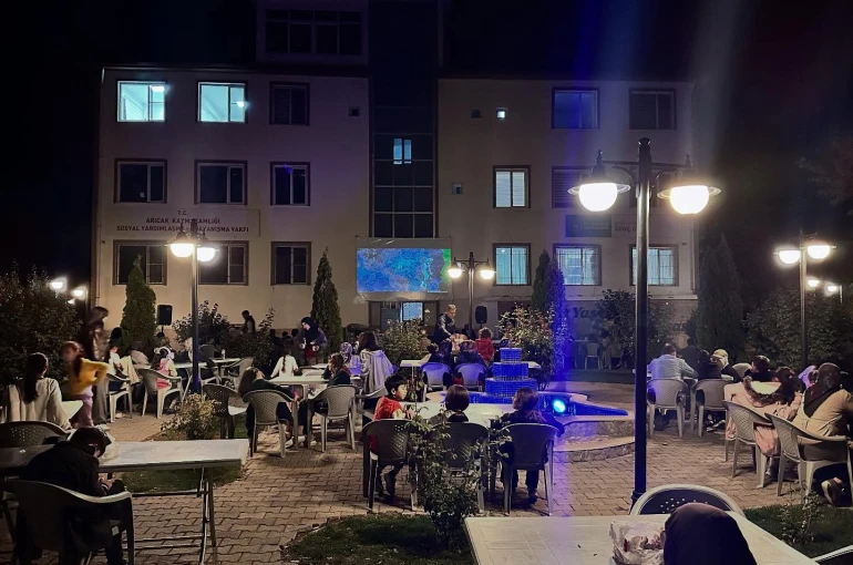 Arıcak ilçesinde açık hava sinema etkinliği 