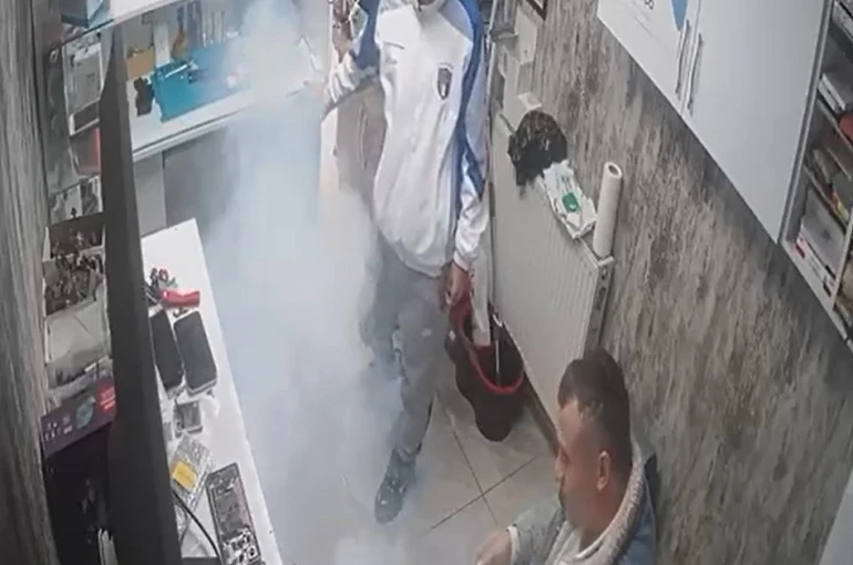Arızalanan batarya tamir edilirken alev aldı 