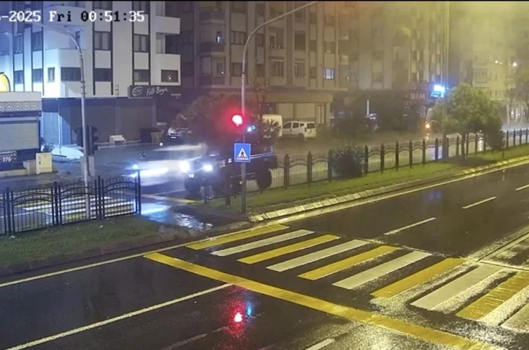 Arka koltuktan direksiyona geçti, bir gencin ölümüne neden oldu 