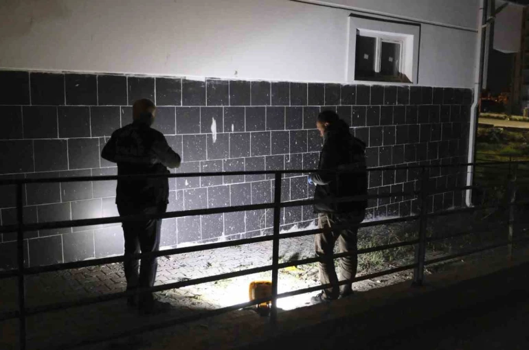 Arkadaşının evinde pencereden düşen üniversiteli kız ağır yaralandı 