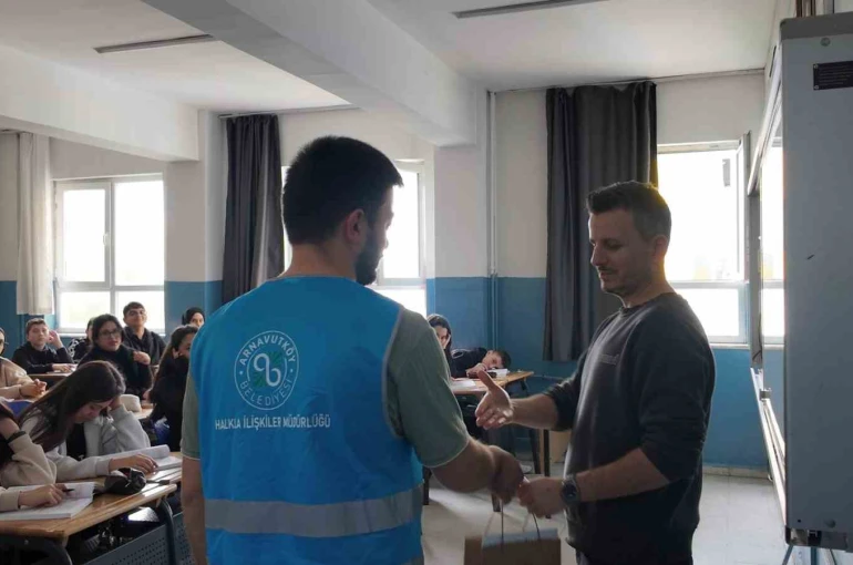 Arnavutköy Belediyesi’nden öğretmenlere 24 Kasım sürprizi 