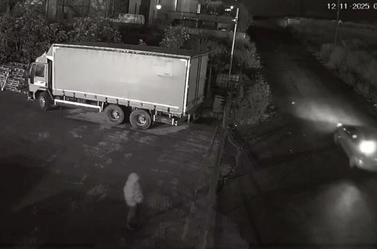 Arnavutköy’de fabrikaya kurşun yağmuru kamerada: 20 bin lira için tetikçi tuttu 