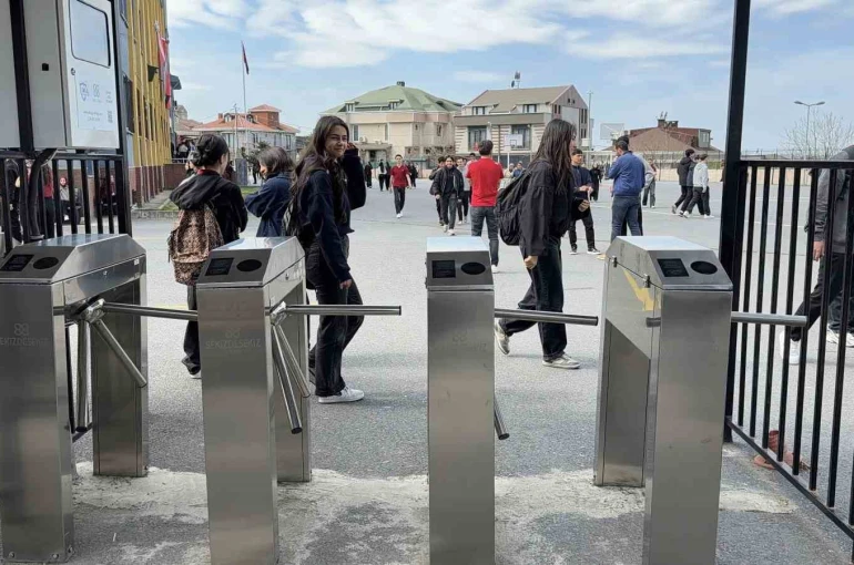 Arnavutköy’de lisede "üst düzey güvenlik" uygulaması: Velilere anlık fotoğraflı bildirim 