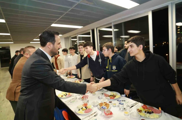 Arnavutköy’de Ramazan coşkusuna AK Parti İstanbul İl Başkanı Abdullah Özdemir eşlik etti 