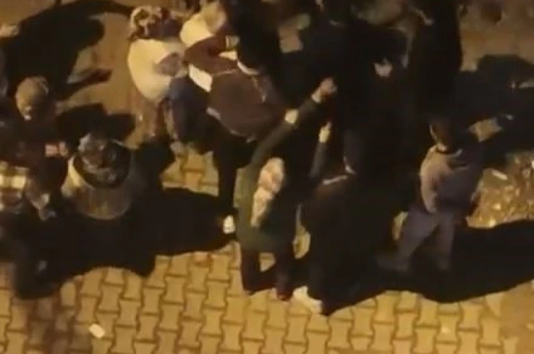 Arnavutköy’de ’ses’ tartışması sopalı kavgaya dönüştü 