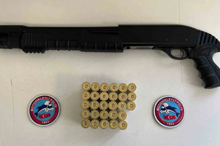 Arnavutköy’de ticari takside ruhsatsız silah yakalandı 